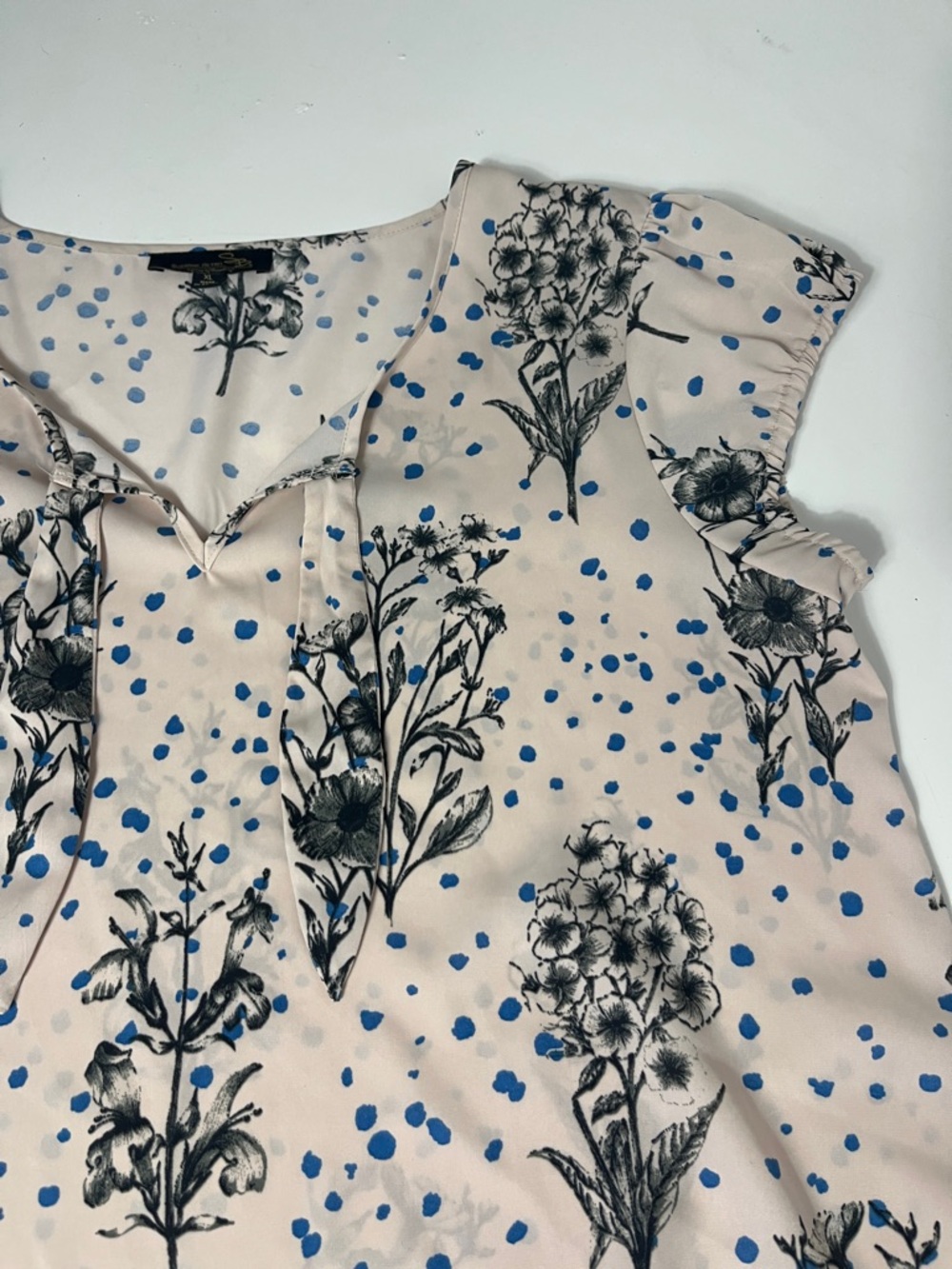 Suzanne Betro XL Short Sleeve Pink and Blue Dotted Floral Blouse - Picture 2 of 5